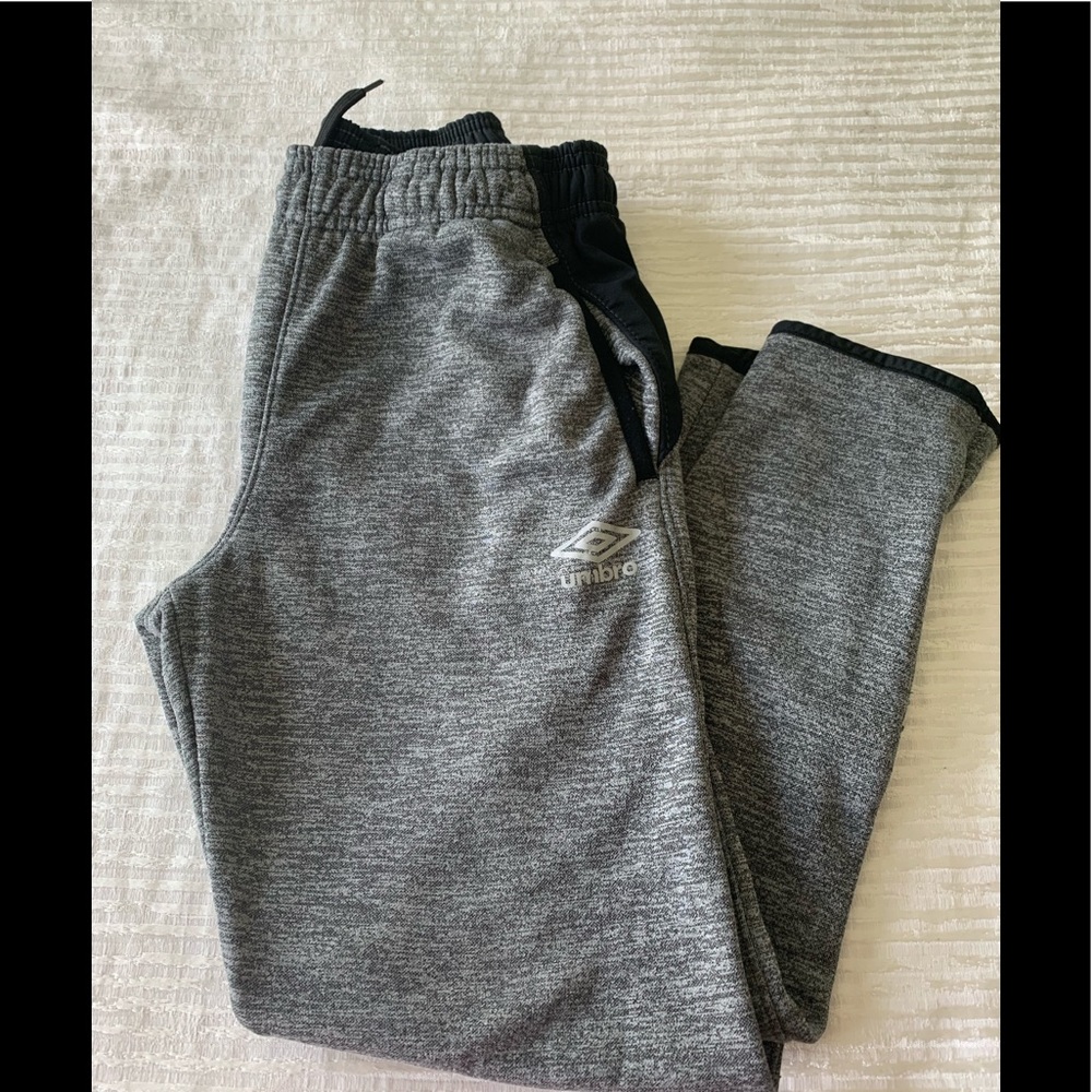 Umbro boys pants size 8/10